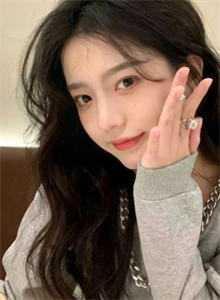 穿成校园文男主的后妈类似的推荐