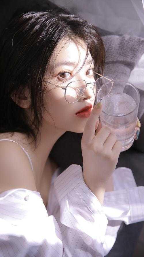 口不对心伪君子 打一生肖